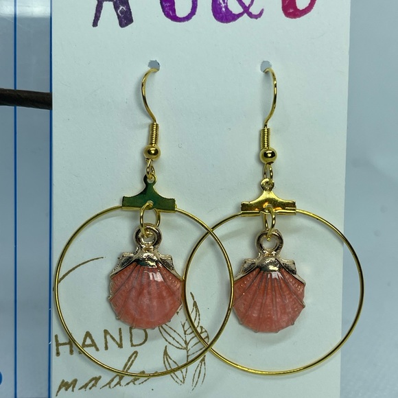 Coral sea shell hoops - Picture 1 of 4